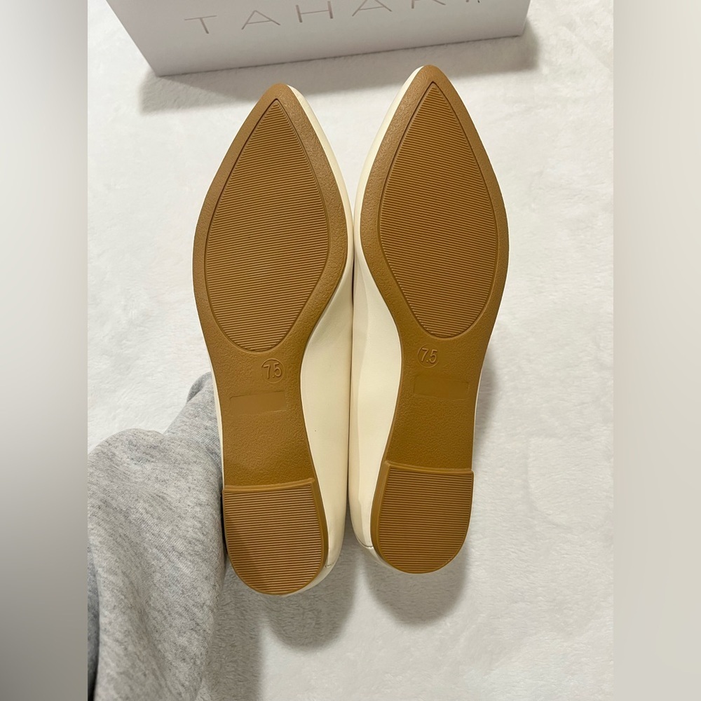 NIB Tahari Paris Ivory Vegan Pointed Toe Flats - Size 7.5 - Picture 4 of 6